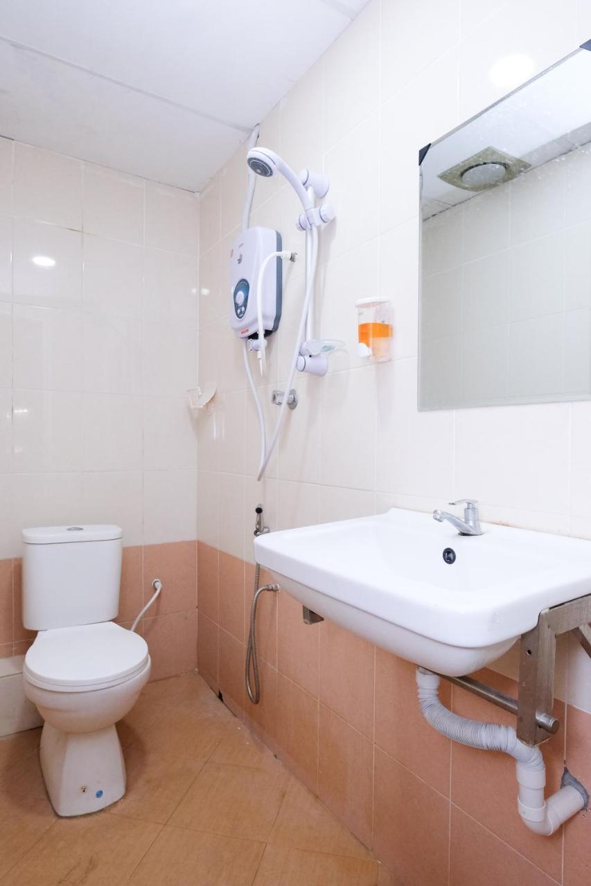 Oyo 715 Mr J Hotel Kota Bharu Kültér fotó